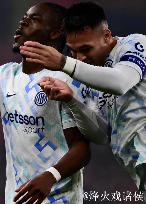 国米2-1热那亚登顶意甲榜首 劳塔罗传射 国米2-1热那亚登顶意甲榜首 劳塔罗传射