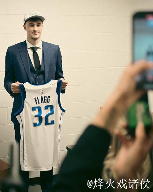 18岁359天!弗拉格成为NBA历史常规赛最年轻单场40+球员 18岁359天!弗拉格成为NBA历史常规赛最年轻单场40+球员